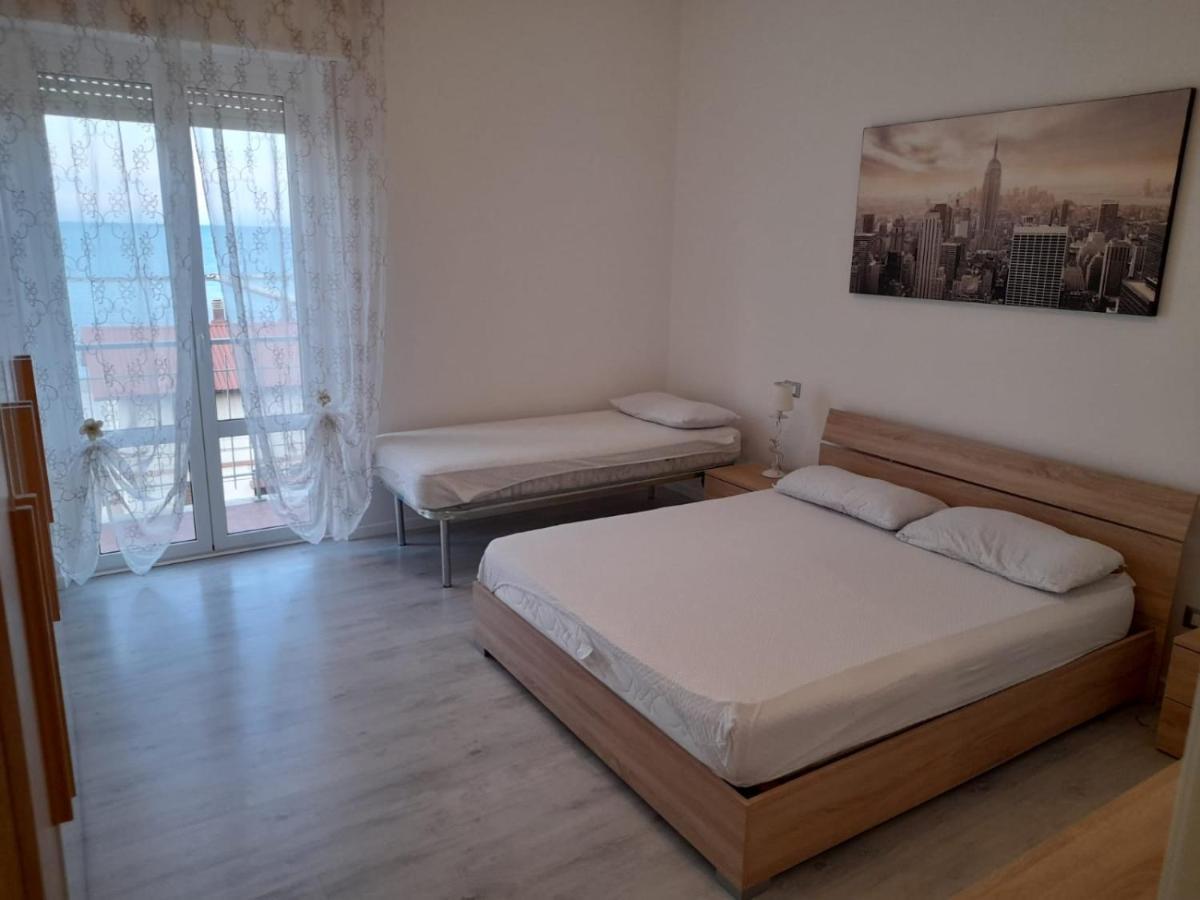 Appartamento Fronte Mare Falconara Marittima Exterior foto